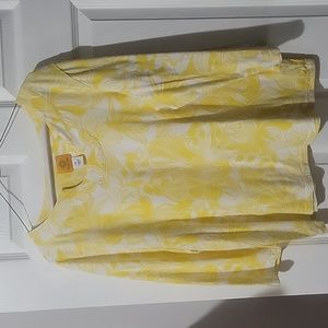 Yellow and white print woman's pullover top